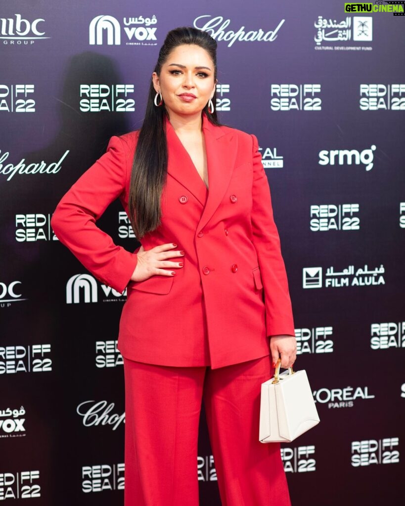 Tima Shomali Instagram - Alkhalkat Premiere at #RedSeaFilmFestival #jeddah catch it @netflixmena soon Thank you for the lovely Saudi ladies for makeup @shymaa_makeup and hair @marwa_1903