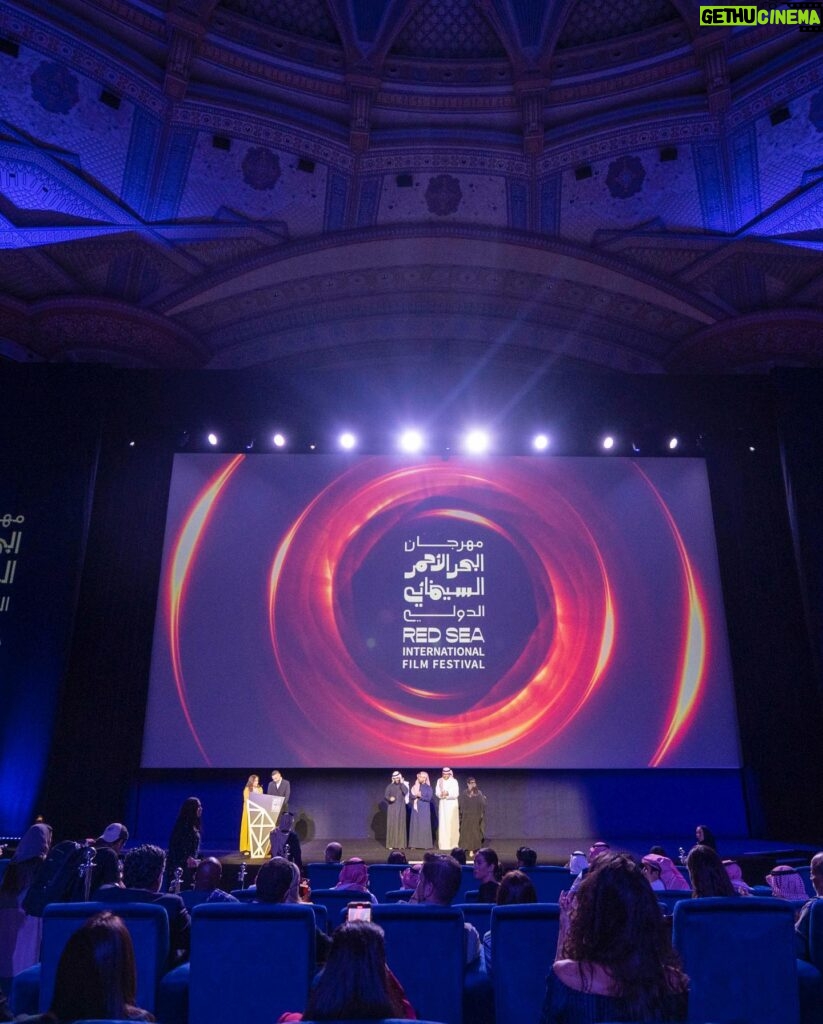 Tima Shomali Instagram - Alkhalkat Premiere at #RedSeaFilmFestival #jeddah catch it @netflixmena soon Thank you for the lovely Saudi ladies for makeup @shymaa_makeup and hair @marwa_1903