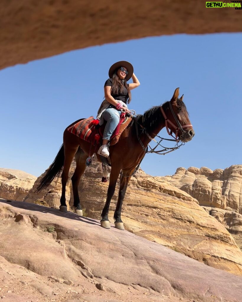 Tima Shomali Instagram - المدينة الوردية 💗 #البتراء . #rosecity #petra #visitjordan