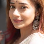 Tina Datta Instagram - Under the sun’s spell, pink saree tales unfold .. Amidst the gentle rays of sunlight, the soft folds of my saree weave tales of warmth and elegance, painting a picture of serene radiance ✨ . Happy Akshaytritiya 💕💕 . #SaariLover #SaariGirlForever