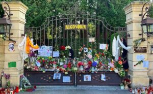 Tina Turner Instagram - Thank you to all the fans across the world who shared messages of condolence and in remembrance of Tina - both online and in the books set up at Tina's musical, all the fans who visited her home in Zurich and laid flowers, and everyone who has kept her in their thoughts.