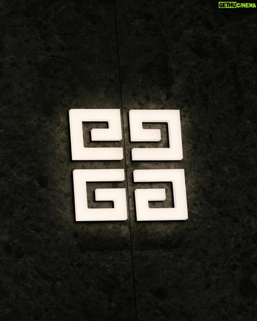 Tipnaree Weerawatnodom Instagram - Yesterday with Givenchy💙 #givenchyss24 #givenchy #givenchyvoyou Givenchy Store Luxe Hall, M Floor, Siam Paragon