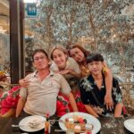 Tisanart Sornsuek Instagram - เดียวลูกก็กลับมาแล้ว..อิอิ บักเนยดูแลพ่อกับแม่ดีๆนะจ๊ะ ส่วนม่อนลิเฝ้าบ้านด้วยนะไม่ใช่ให้แม่เฝ้า🥰🫰🏻🐶 #คิดถึงหมามาก
