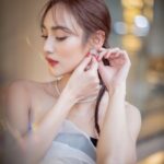 Tisanart Sornsuek Instagram - 🖤🖤🖤 Make up @maew_makeup Hair @noppasitt.vote Wearing @nichpbrand 💎#SirusTanya @Sirustanya_official Cr. @wechiiz