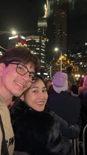 Tisanart Sornsuek Instagram - Happy New Year 2024 
ปีที่ผ่านมาเป็นปีที่เปลี่ยนแปลงหลายๆอย่างในชีวิต ไม่เคยคิดเลยว่าการตัดสินใจในวันนั้นจะทำให้เรามาถึงตรงนี้ได้ ยอมแลกกับโอกาสอะไรมากมาย แต่วันนี้พูดได้เต็มปากว่าคุ้มค่าที่สุด นาวมีความสุขกับชีวิตที่นี้มากๆตั้งแต่มาถึง ชอบทุกๆอย่าง สงบ เรียบง่าย (ยกเว้นอากาศแปรปรวนนิดนึง😅) และได้อยู่กับตัวเอง อยากไปไหนก็ไป ได้ใช้ชีวิตจริงๆ ได้ทำสิ่งที่รัก เจอสังคมใหม่ๆ ประสบการณ์ใหม่ๆ
สำหรับนาวมันไม่Toxicเลย รู้สึกรักตัวเองมากขึ้น ไม่อยากกลับแล้วสิ55555

ปีใหม่นี้นาวขอให้ทุกคนมีความสุขและสนุกกับงาน กับการเรียน ขอให้มีสุขภาพที่ดี และอย่าลืมรักตัวเองมากๆนะคะ อะไรที่ไม่มีดีพยายามลบมันออกไปอย่าเก็บมาทำร้ายจิตใจซ้ำๆ ยิ้มเยอะๆนะคะทุกคน เป็นกำลังใจให้ค่ะ
#2024ปีที่น่าจดจำของนาว#ปีที่เป็นตัวเองมากที่สุด
#Nowadays#Onedayatatime#Loveyourselffirst
