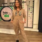 Toñi Moreno Instagram - Mi hija, después de ver todas las películas de #Disney ; “Mamá, yo no soy princesa, yo soy guerrera “. Pues su madre también. @hoyendiacstv @canalsurradiotv