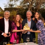 Toñi Moreno Instagram - Esta noche os espero en el Especial 35 Aniversario de @canalsurradiotv . Una vida. Una vida con compañeros impresionantes.