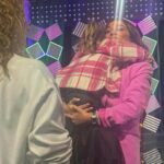 Toñi Moreno Instagram - Sin quitarse la falda de baile ni los tacones, se ha venido a ver trabajar a su madre. Ese abrazo me ha resucitado. Cada día doy las gracias por la suerte que tengo. @gentemaravillosa_tv @canalsurradiotv #gentemaravillosa #lola #madressolteras 📸 @fanigordillo