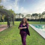 Toñi Moreno Instagram - Esta noche os espero en el Especial 35 Aniversario de @canalsurradiotv . Una vida. Una vida con compañeros impresionantes.