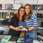 Toñi Moreno Instagram - A esta súper escritora @nina_dimitrova378 la vi nacer. Esto pasa tan rápido que no hay que entretenerse en chorradas. Léanla. Me ha impresionado ver en la mujer que se ha convertido. Adoro a sus padres Nico y Nadia. Me acogieron en su casa cuando no tenía ni para el metro. https://editorialcirculorojo.com/zele-prisionera-de-una-estrella/