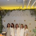 Toñi Moreno Instagram - Gracias a todos los que hicisteis posible este evento: 💐 @alondrafloristeriasevilla 🍴 @popi_jamon 🥂 @cepa21bodegas A todo el equipo de @clinica_golden por recibirnos en su casa. Y por supuesto a mis socias @manuelabautista77 @paloma.cuenca @fatimapereyramoreno y @carlotapanades 🤍 ¡Hemos arrancado @conalmagolden! ✨