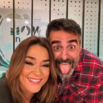 Toñi Moreno Instagram - 1. Postureo con mi director … 2. Su verdadera personalidad. En manos de este ser me encuentro 😂😂😂😂😍 lo adoro. @canalsurradiotv