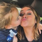 Toñi Moreno Instagram - Encuentros en la puerta de un colegio.