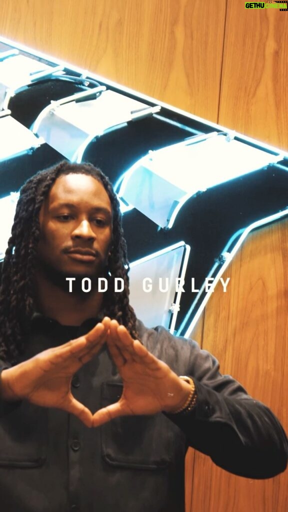 Todd Gurley Instagram - TODD GURLEY x NYC 💯 💎 . . . . . #newyork #roc #rocnation #toddgurley #fashion #football