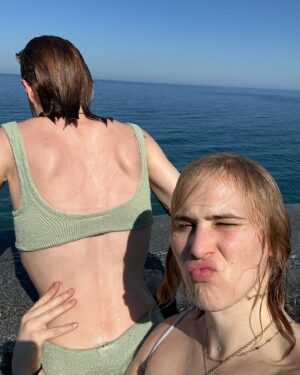 Tommy Dorfman Instagram - vacation with your gal pal but she’s camera shy 🇲🇽

@oomandarina