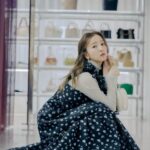 Tomomi Itano Instagram - ZOZO初のリアル店舗 『niaulab by ZOZO』に行ってきたよー🌸 何枚目がすき？🫶🏻 ここでは、プロのスタイリストさんやヘアメイクさんに パーソナルスタイリングやヘアメイクをしてもらって 自分の"似合う"をみつけられる、スペシャルな空間です😳💕 今回はあのマッシュグループとのコラボ企画✨ MASHの中では特に【FrayI.DとSNIDEL】が好きなんだけど、 今回マッシュグループのアパレル＆コスメ計14ブランドで、 私にぴったりな新しいスタイリングを提案してもらいました🎀 いつもの私とは違った新しいスタイリングで参考になった👀 niaulabでは、2時間以上1人のお客様のために貸切で、 しかもまさかの無料なの🫣🩷🩷🩷 毎月1日に翌月分の応募期間が始まるのでぜひみんなチェックしてね！ @niaulab_by_zozo #niaulab #似合うラボ