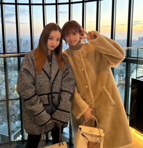 Tomomi Itano Instagram - ひめたんと💖大阪でデートしたとき🫶🏻 年下にみえないオーラでしっかりしてて話も合うの。 見た目プリンセスなのに、男らしくかっこいい性格も萌えすぎ。 そしてそして！！！ 3月20日の関コレ私のブランド【 @rosyluce 】ステージに ひめちゃん出てくれます💕一緒のステージ楽しみ♪