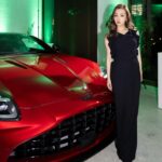 Tomomi Itano Instagram - Aston Martin Ginza Grand Opening Reception✨ なんまいめ？🎞️ 007シリーズが好きなので憧れの車✨ hairmake @kenji_hairmake stylist @nattunki #astonmartinginza @astonmartin