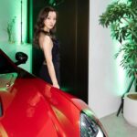 Tomomi Itano Instagram - Aston Martin Ginza Grand Opening Reception✨ なんまいめ？🎞️ 007シリーズが好きなので憧れの車✨ hairmake @kenji_hairmake stylist @nattunki #astonmartinginza @astonmartin