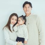 Tomomi Itano Instagram - 美的　【4月号】にて 初の夫婦で掲載されてます🌼 @bitekicom 本日22日発売なので、是非ご覧ください🥹 ベビも少し参加しました♡ #美的 #シェア美容 @bitekicom