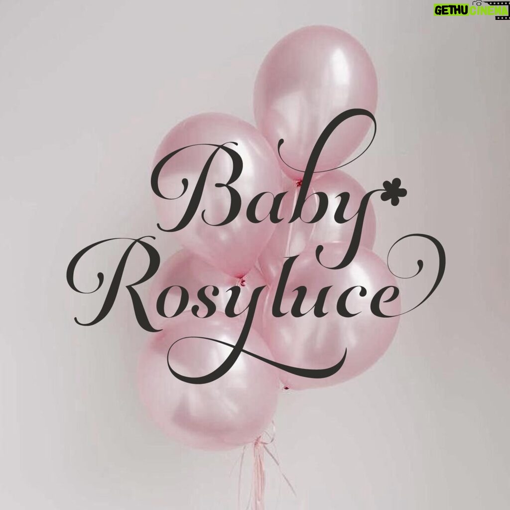 Tomomi Itano Instagram - 🩷🎀🩰 『𝐁𝐚𝐛𝐲 𝐑𝐨𝐬𝐲 𝐥𝐮𝐜𝐞❋ 』 𝟐𝟎𝟐𝟒 𝐒𝐩𝐫𝐢𝐧𝐠 𝐃𝐞𝐛𝐮𝐭 !! Rosy luceから待望の子供服ライン 【Baby Rosy luce】が遂に登場💕 娘が産まれてから、 夢だった娘とのオソロコーデをしたくても、 可愛いベビー服や自分の可愛いお洋服はあるけれど、 なかなか全く同じ素材・形のお洋服が見つからず。。。 そんな中、同世代のRosy luceを愛してくれている ママさん達からもオソロコーデのお洋服を出してほしいという お声を頂いたので、この春『𝐁𝐚𝐛𝐲 𝐑𝐨𝐬𝐲 𝐥𝐮𝐜𝐞❋ 』をローンチします💖 "母という1面だけではなく、 Rosy luceが掲げるコンセプトのように 一人の女性として、自分を大切にし、 常に自らが主人公である事を忘れず😌 母も子もどちらかがではなく、お互いを尊重し合い尊敬する" そんな強い想いを込めてこだわり抜きました。 from tomo💋 @rosyluce #Rosyluce #BabyRosyluce #ママベビー #オソロコーデ