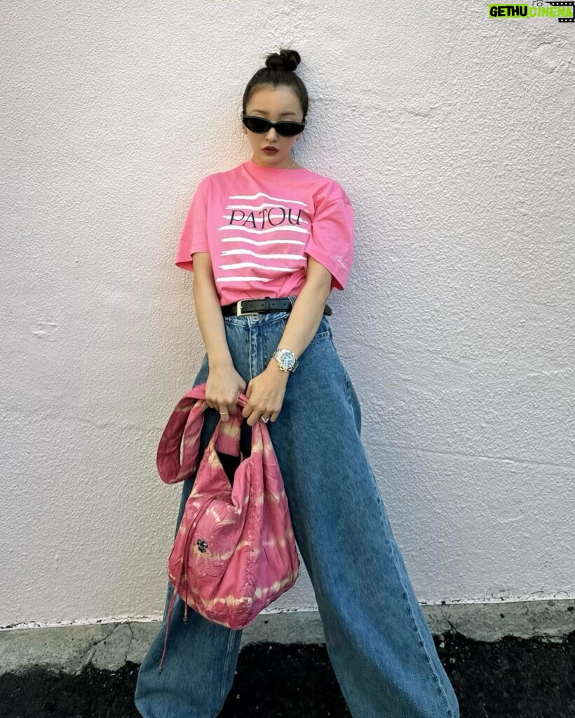 Tomomi Itano Instagram - 🩷🖤🩷🖤 どれすき？ #tops @patou #bottom @rosyluce #sneaker @celine #sunglasses @gentlemonster #bag @chromeheartsofficial @rolex 🎀🧁‎💭🛼🩷🕶⸒⋆͛*͛ #Fashion #ootd #154cm #友Style