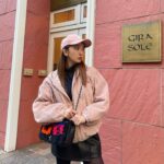 Tomomi Itano Instagram – .
なんまいめ？
🎀🎀🎀

#jacket  @celine 
#skirt @rosyluce 
#cap @celine 
#bag @chanelofficial 
#Fashion #ootd #154cm #友Style