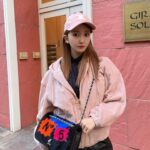 Tomomi Itano Instagram – .
なんまいめ？
🎀🎀🎀

#jacket  @celine 
#skirt @rosyluce 
#cap @celine 
#bag @chanelofficial 
#Fashion #ootd #154cm #友Style