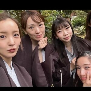 Tomomi Itano Instagram - 何枚目がすき？♡⃛ 板野海賊団⚓️社員旅行 だいすきな♨️おちあいろうへ YouTubeも追って出しまーす @ochiairo #おちあいろう #伊豆