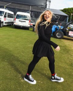Toni Watson Instagram - LIV GOLF ⛳️ with the fam 🌹 You could say we bogey'd 🕺 @livgolf_league