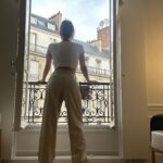 Tonka Tomicic Instagram – Buen día #paris 
Trabajo & placer con @sarikarodrik
👜 @calubags 
🧁@relaisdelentrecote