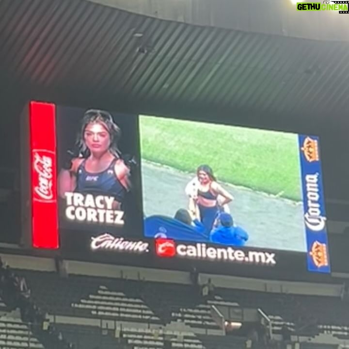 Tracy Cortez Instagram - Una semana inolvidable ❤️🇲🇽😊✨ • I’m so grateful and honored to have experienced my FIRST UFC fights in Mexico, thank you @ufc @danawhite for giving the future athlete opportunities in a place that no one would ever think of, Mexico 🙏🏽❤️🇲🇽 looking forward to coming here more often & maybe having a future camp in the @ufcpi Mexico 😍 • Y más que nada, les quiero dar gracias a toda mi gente de México por recibirme con tanto amor y brazos abiertos 🥹🥰🙏🏽 sigamos enseñándole al mundo como somos los mexicanos! Arriba MEXICO❤️‍🔥☝🏽 los amo ❤️❤️❤️❤️