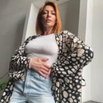 Tressia Bertin Instagram - 🌈 Hello les amis ! J’ai quelques choses à vous annoncer 🙈 vous l’avez peut-être deviné mais j’ai décidé de créer mon e-shop @tressiab.shop 🤩 Vous allez pouvoir y retrouver mes coups de cœurs et mes vêtements favoris 👚👖👗 Il y en aura pour tout les goûts, toutes les morphologies ! Je vous donne rendez-vous mercredi à 20h sur www.tressiab-shop.fr pour découvrir ma collection ! J’espère que ça va vous plaire 🥰 #tressiabshop #eshopmode #newcollection #fashion #summer #style #beauty #new #welcome #onlineshopping #outfit #mode