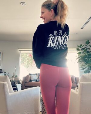 Tricia Helfer Instagram - Had a great time at the game last night.  Big thx for the fab seats and the comfy sweatshirt @lakings @blakenorman1  Can’t wait to come back!