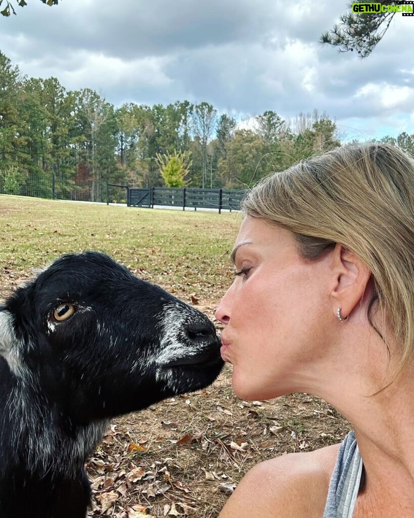 Tricia Helfer Instagram - Welcome home kisses 😍