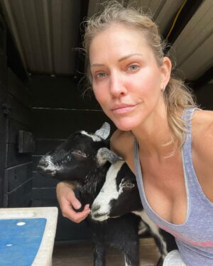 Tricia Helfer Instagram - Never fails — trying to get a pic with my “sweet” boy Earl, and my “naughty” boy Larry comes up and pushes him out of the way.  Sibling rivalry 🙄