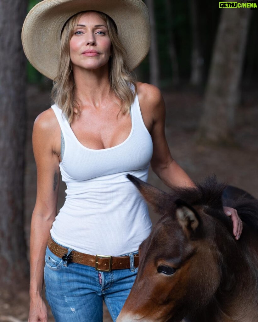 Tricia Helfer Instagram - I have a hankering to play a Texas Ranger again 😜 📸 @bradcarterphotography