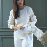 Tridha Choudhury Instagram - Getting ready in a hurry and need that inspiration to look luxurious? ⭐️ Because why settle for ordinary when you can dazzle with the vivo V30e by your side! Launching on May 2nd !!! @vivo_india ⭐️ #vivoV30e #PROtrait #DesignPro #DelightEveryMoment #BeThePro #newlaunch #newphone #newgadget