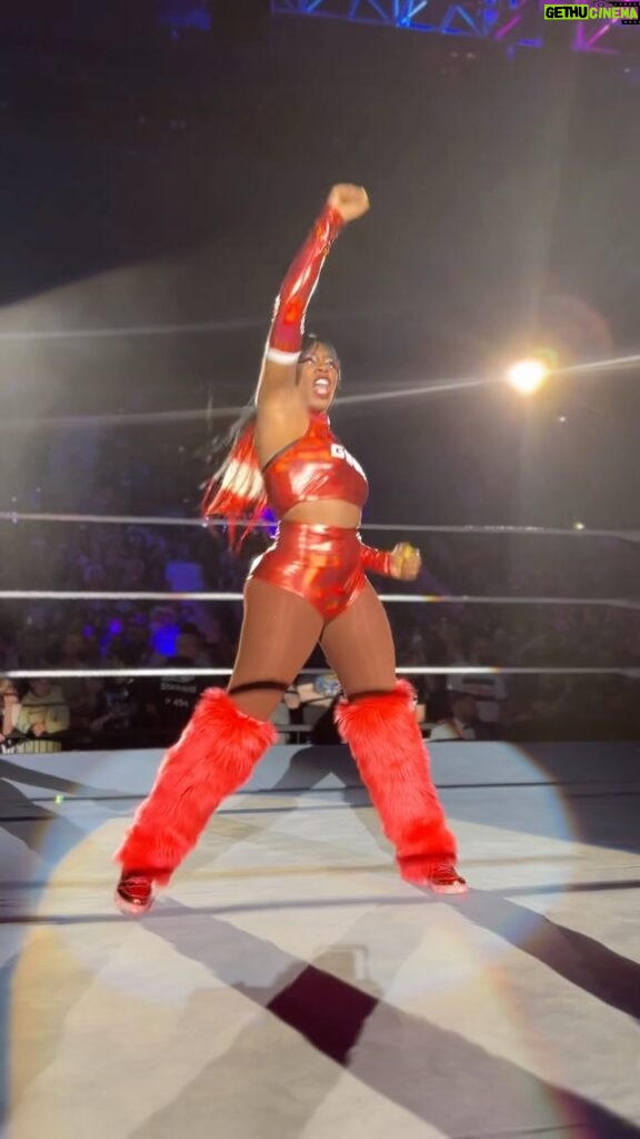 Trinity Instagram - Glow Time 🇦🇹✨ #WWEVienna #WWELive #Naomi