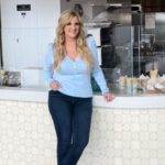 Trisha Yearwood Instagram - This IS Texas…and Trisha’s Kitchen is officially OPEN @moodycenteratx!! Thank you @oakviewgroup for making this the best experience! Visit #TrishasKitchen, #TrishasTailgate and #parTYnachos at the #CMTAwards tonight!!! xo