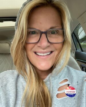 Trisha Yearwood Instagram - Don’t let the rain keep you from making your voice count!!

Find out about your local elections: @iamavoter