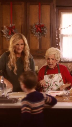 Trisha Yearwood Instagram - Get into the holiday spirit by celebrating the release of the first ever music video for @OfficialBrendaLee’s classic hit, “Rockin’ Around the Christmas Tree!” #ARockinChristmas