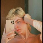Triz Pariz Instagram - quando eu tava com esse cabelo tava cansada da minha cara agora que olho sinto saudades... pra vc ver, o ser humano só valoriza quando não tem mais #reflita parece que já fazem 80 anos... agora eu tô exatamente com o cabelo oposto, qual vcs preferem? imagina um loiro longo... 😳 mais uma vez compartilhando que estou ausente por conta de projetos profissionais e estudo, tenho prazos curtos e muita coisa sendo feita, inclusive comprei varias paradas novas pra quando voltar ativamente, tipo argila, madeira pra entalhe, produtos malucos de make artística, maquina de abrir massa de cozinha, batedeira planetária, material pra confecção de máscaras, bonecos de 1.99 pra fundir e criar monstros (tipo toy story 1)... isso tudo distribuído pelas minhas redes em vídeos de estilos diferentes, então por favor, nao me abandonem! prometo que vai valer a pena hihihi!