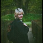 Triz Pariz Instagram - quando eu tava com esse cabelo tava cansada da minha cara agora que olho sinto saudades... pra vc ver, o ser humano só valoriza quando não tem mais #reflita parece que já fazem 80 anos... agora eu tô exatamente com o cabelo oposto, qual vcs preferem? imagina um loiro longo... 😳 mais uma vez compartilhando que estou ausente por conta de projetos profissionais e estudo, tenho prazos curtos e muita coisa sendo feita, inclusive comprei varias paradas novas pra quando voltar ativamente, tipo argila, madeira pra entalhe, produtos malucos de make artística, maquina de abrir massa de cozinha, batedeira planetária, material pra confecção de máscaras, bonecos de 1.99 pra fundir e criar monstros (tipo toy story 1)... isso tudo distribuído pelas minhas redes em vídeos de estilos diferentes, então por favor, nao me abandonem! prometo que vai valer a pena hihihi!