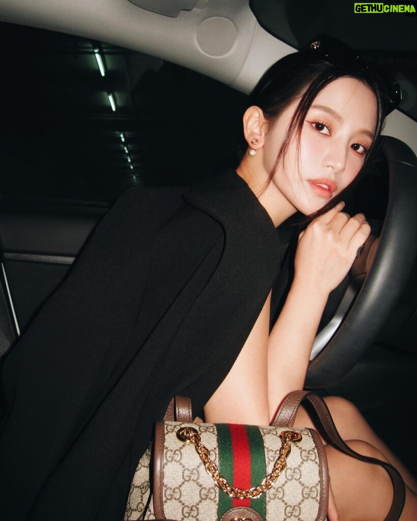 Tsai Jui-hsueh Instagram - 上車嗎?🖤 @gucci #gucci