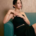 Tsai Jui-hsueh Instagram - 跟我一起到Diamond Towers 新開幕的FRED撞進夏天的海風裡吧🤍 ㄧ色一鑽，一輝一芒 勾勒出絕美的藝術品 FRED是來自法國的現代珠寶品牌 經典設計是以航海纜繩元素融合於珠寶 有別於傳統設計融合了充滿活力的海洋元素 不管是日常搭配或是正式場合都非常百搭 @fredjewelry #FREDParis #fredjewelry