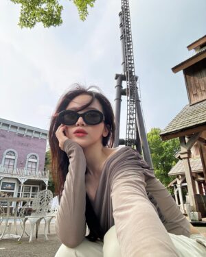 Tsai Jui-hsueh Instagram - 假裝在國外，笑傲飛鷹變成巴黎鐵塔ʕ •ᴥ•ʔ