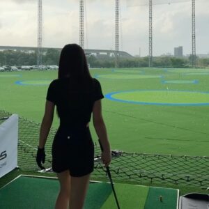 Tsai Jui-hsueh Instagram - 要一起打球嗎？ 🏌🏻‍♀️🤍⛳️

最後影片是強迫症調地墊🤣