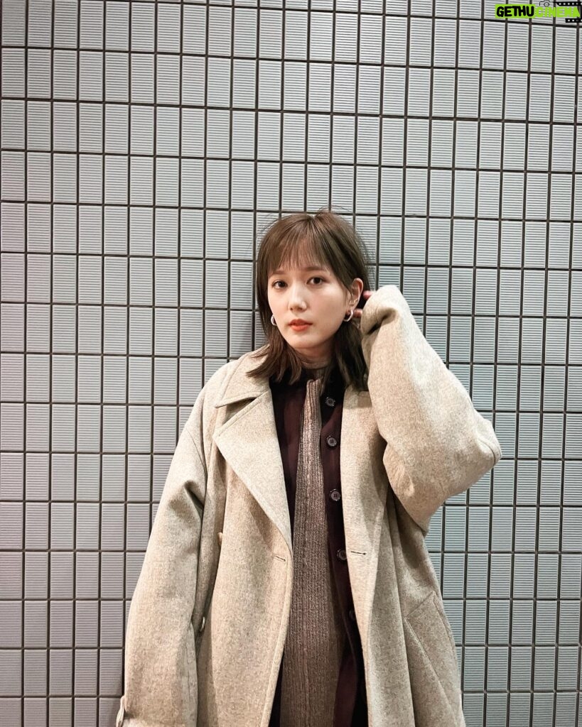 Tsubasa Honda Instagram - 🧥 @auralee_tokyo のロングコートは この冬購入した物なのですが 本当に買って良かったなと思う一品です☺️ 丈も色味も形も全部素敵🎈　 そして先日の投稿のコメントにあった #その年私たちは という　@netflixjp のドラマを見始めました🦖 #ほんだのふく #少し大人めてす☺️