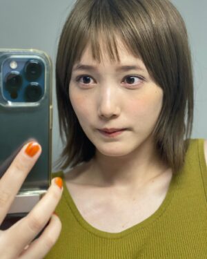 Tsubasa Honda Instagram - ✂︎
新しい髪型の全貌が見たいというお声を受けて。
髪は降ろすとこんな感じです✂︎
詳しくは @sattyyyyy に。
髪色は　@adachiyuki1987 に聞いてみて下さい🙇‍♀️
今日は、自分が好きなことを発信していて
本当に良かったと思える日でした💭
これからも好きだと思えるもの、ことに
丁寧に向き合って生きていこうとおもいます。
#髪型　
#素敵な日
#mrsgreenappleさんの僕のことを熱唱したい気分